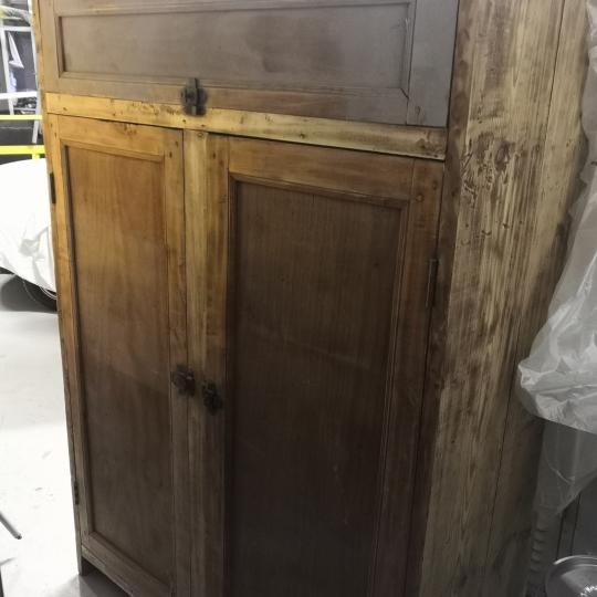 Meuble en bois avant